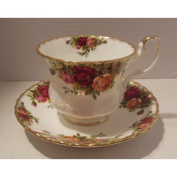 Vintage Royal Albert Old Country Roses Cup and Saucer Set - Picture 2 of 4